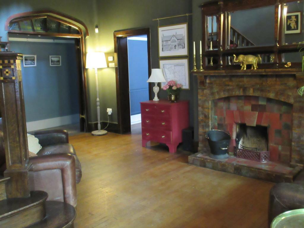 Bed and Breakfast Gellihaf House à Blackwood  Extérieur photo